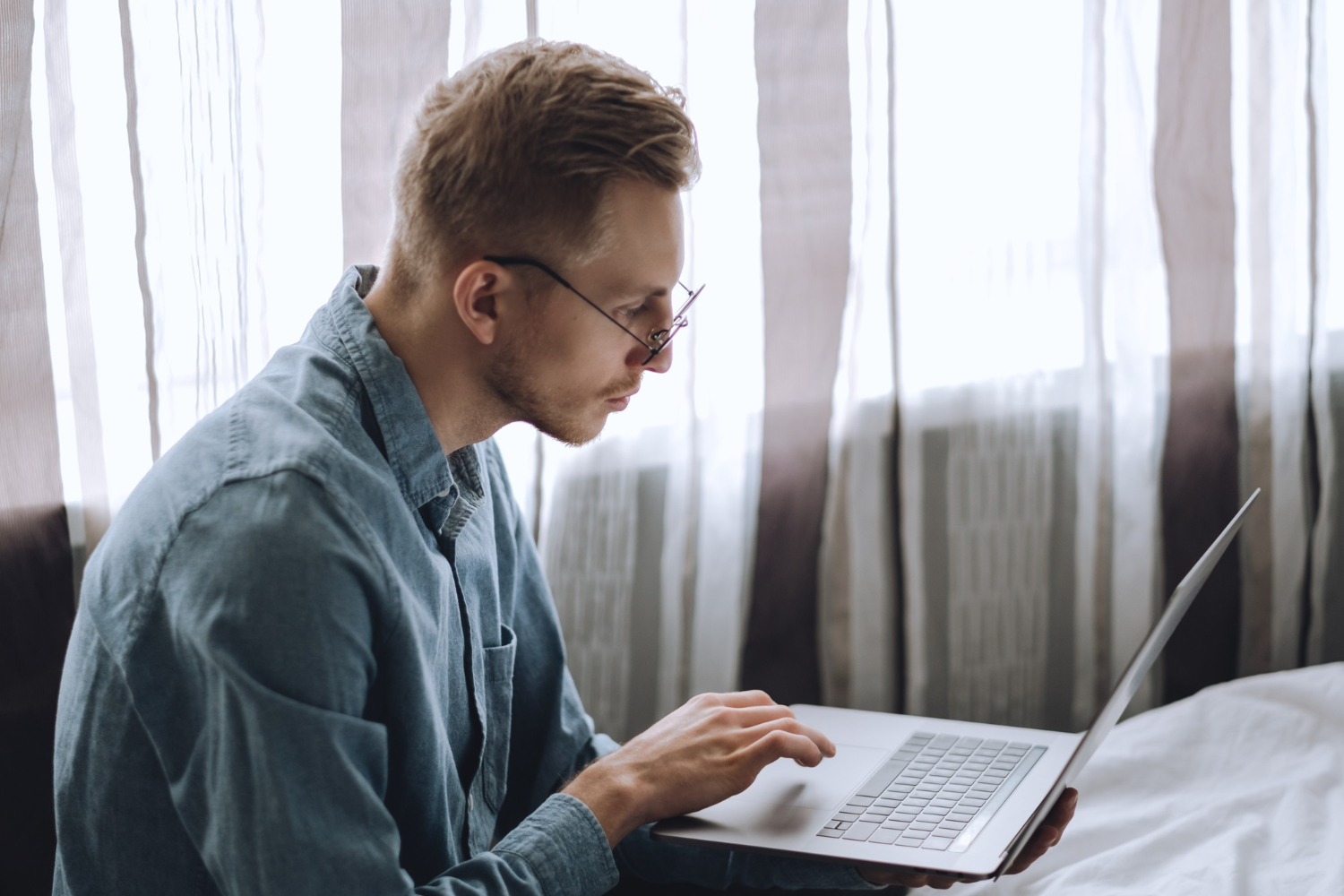 Tarayıcı anlık çeviri kartıyla yabancı sayfaları yerinde çevirin, sekme karmaşası olmadan içerik tüketin